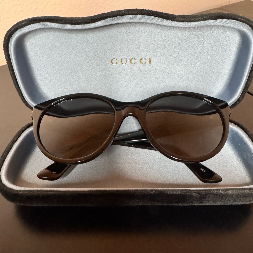 Like new Gucci sunglasses